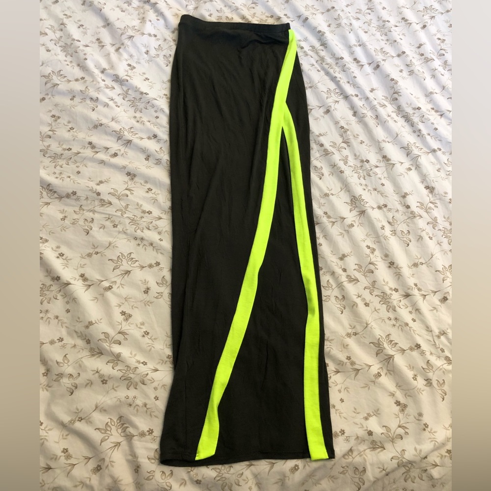 High-waisted maxi skirt with high slit